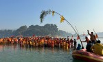पवित्र तीर्थस्थल देवघाटमा भक्तजनको घुइँचो